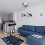 Lägenhet Family With Parking & Terrace By Renters