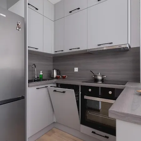 Family With Parking & Terrace By Renters *