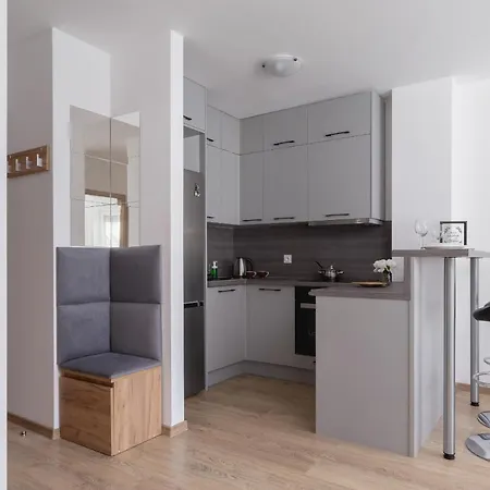 Family With Parking & Terrace By Renters アパート *