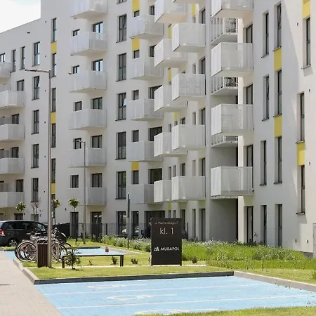 Family With Parking & Terrace By Renters Apartment Krakau