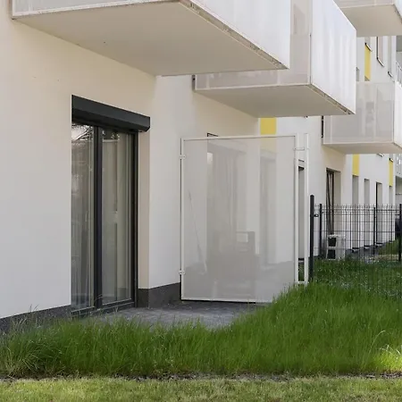 Family With Parking & Terrace By Renters דירה *