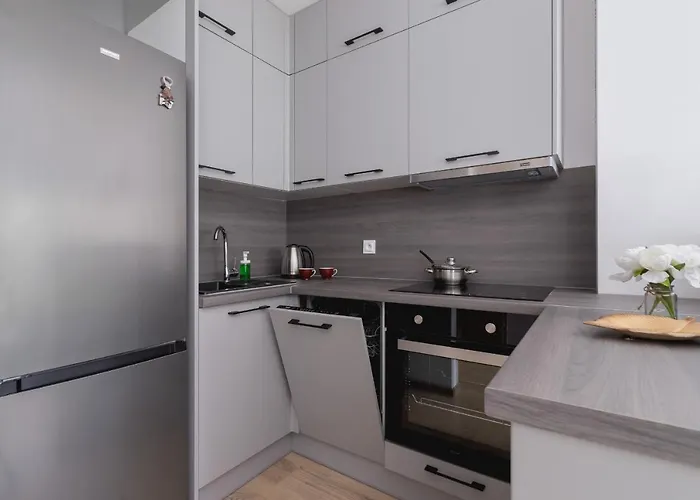 Family With Parking & Terrace By Renters *