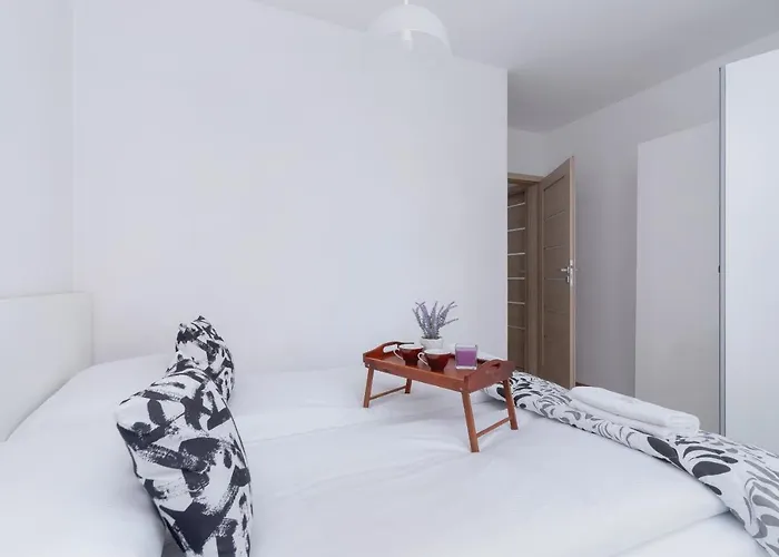 Apartmán Family With Parking & Terrace By Renters *