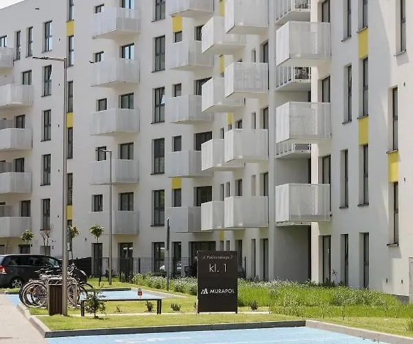 Family With Parking & Terrace By Renters Apartmán Krakov