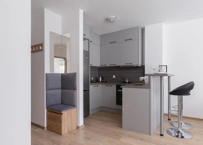 Family With Parking & Terrace By Renters Apartmán *