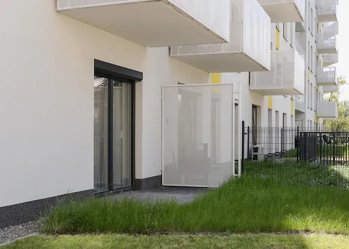 Family With Parking & Terrace By Renters Apartmán *