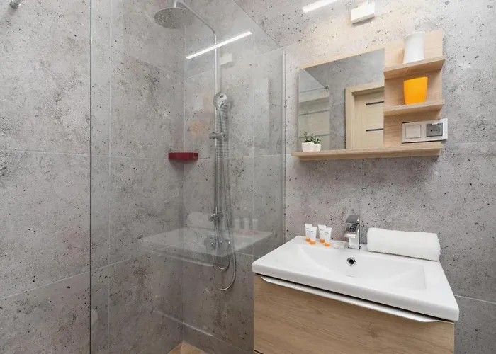 Family With Parking & Terrace By Renters Apartmán *